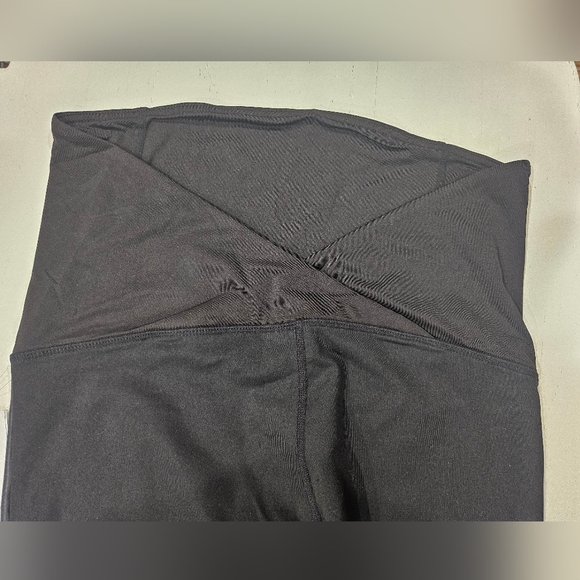 Ingrid and Isabel Faux Leather Maternity Leggings Black Comfy Pregnancy. Medium - Picture 5 of 6